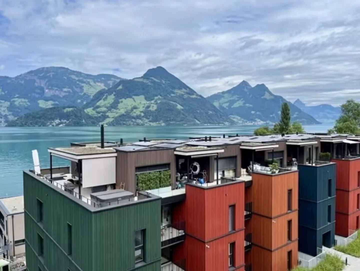 Holiday feeling every day - Living by the lake with mountain view - Photo 1 of 10