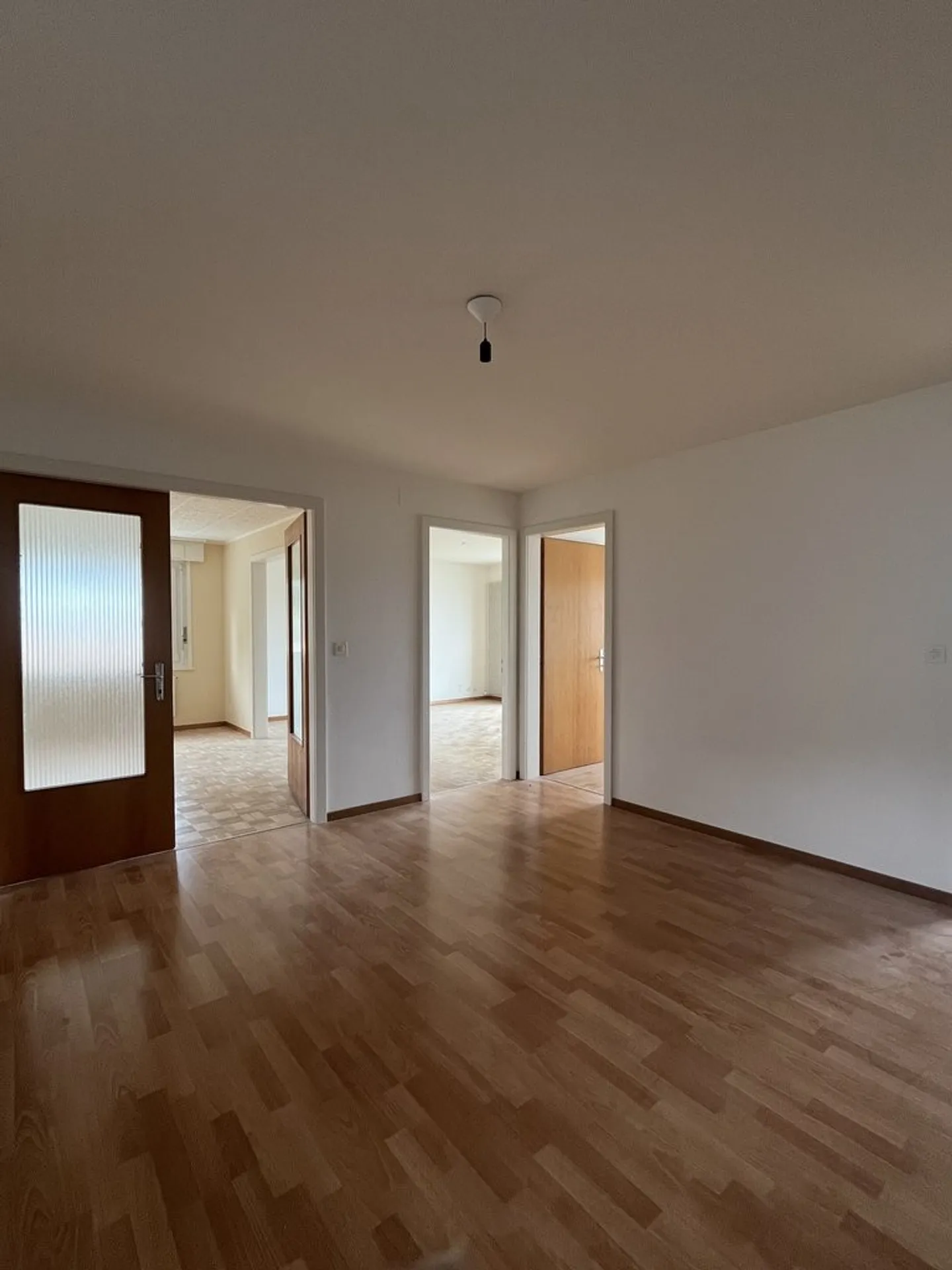 Spazioso appartamento di 4,5 locali in affitto a Bôle - Foto 2 di 10