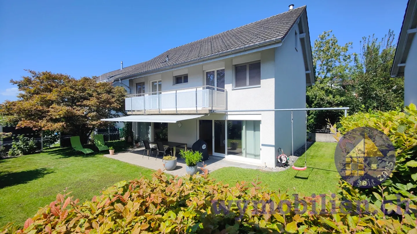 Grande maison individuelle dans un bon emplacement à Kirchberg - Photo 1 sur 12