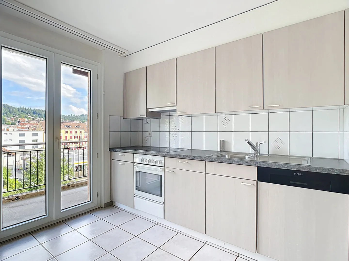 Apartment for rent - Photo 3 of 12