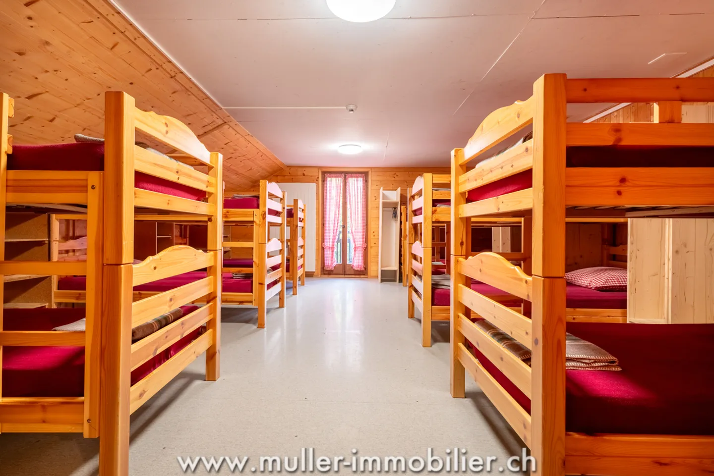 Spacious Chalet for Groups - Photo 9 of 13