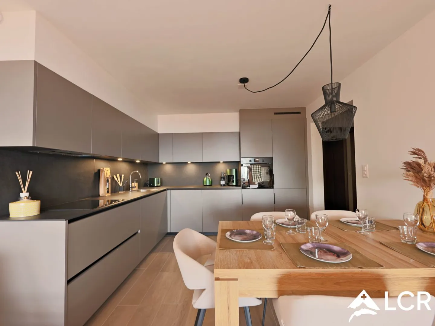 2,5 Stanze con una vista mozzafiato - Piscina interna - Foto 4 di 10