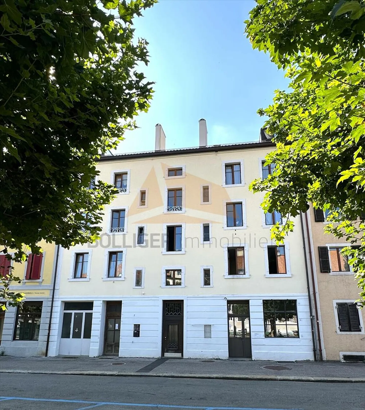 Mixed-use building - Photo 1 of 13