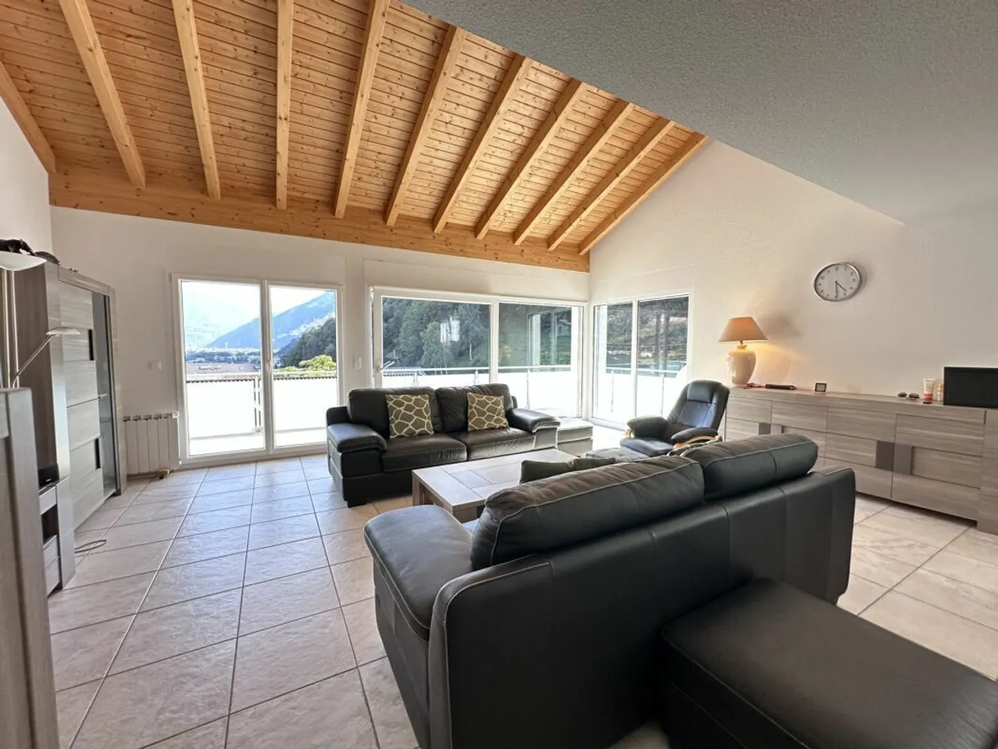 Magnifico attico esposto a sud con grande terrazza a Evionnaz - Foto 2 di 16