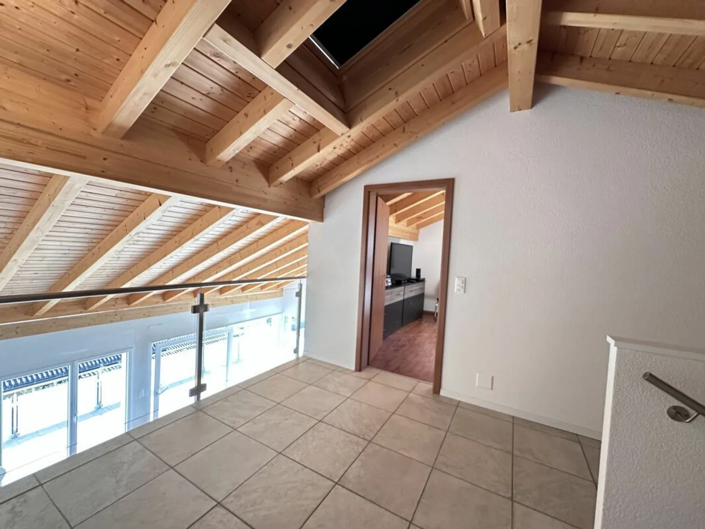 Magnifico attico esposto a sud con grande terrazza a Evionnaz - Foto 10 di 16