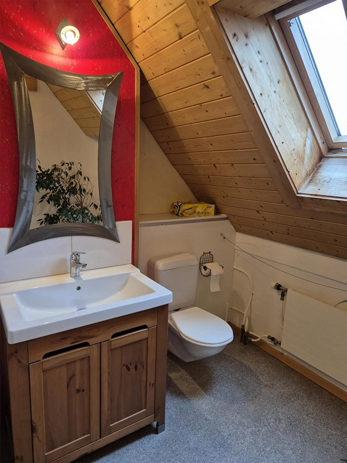 Charming 3.5-room attic apartment in the heart of St. Gallen's old town - Photo 8 of 12