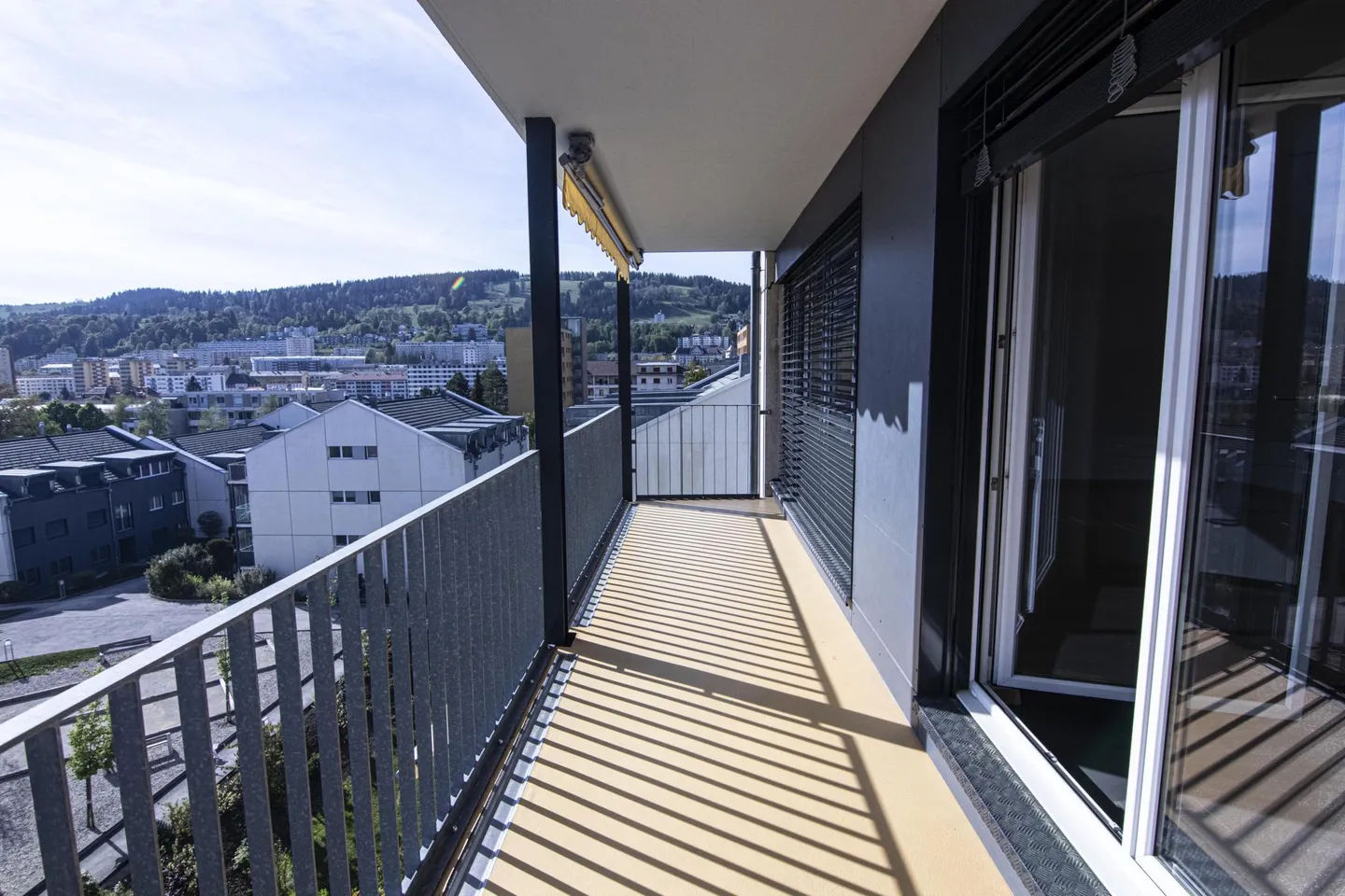 Spacious 4.5 Room Apartment - Photo 3 of 11