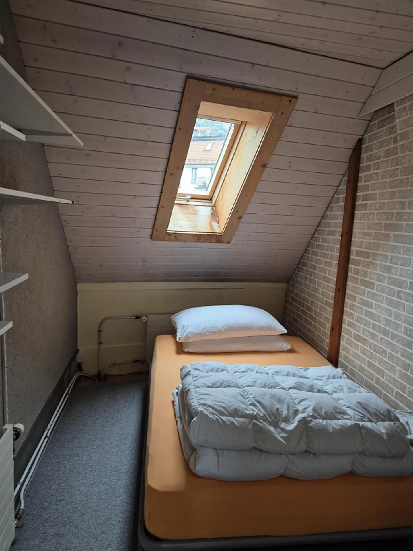 Charming 3.5-room attic apartment in the heart of St. Gallen's old town - Photo 10 of 12