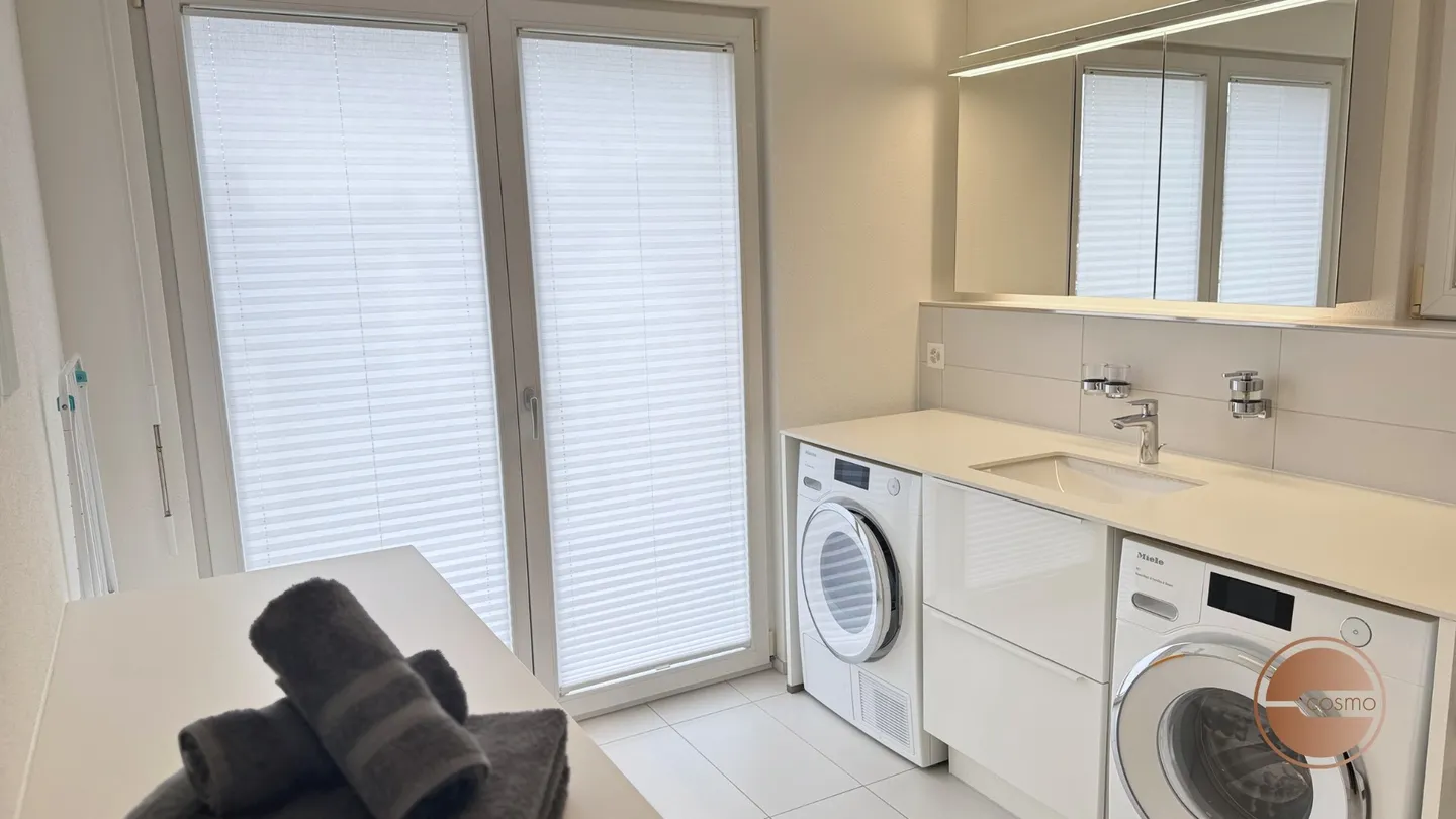 APPARTEMENT CENTRAL EN ATTIC À ZURICH NORD - Photo 11 sur 14