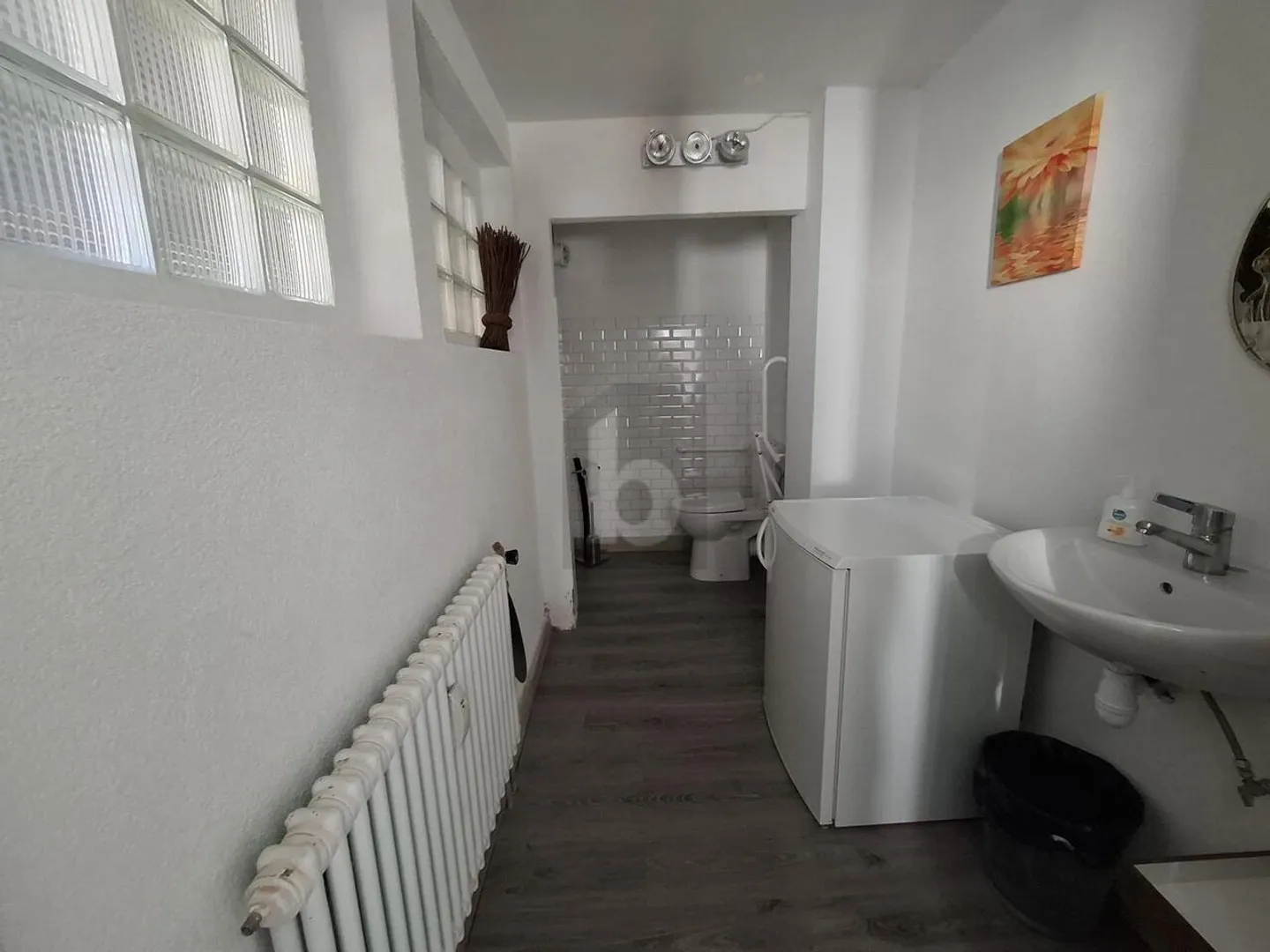 MODERN, PRACTICAL AND IDEALLY LOCATED - Photo 4 of 5