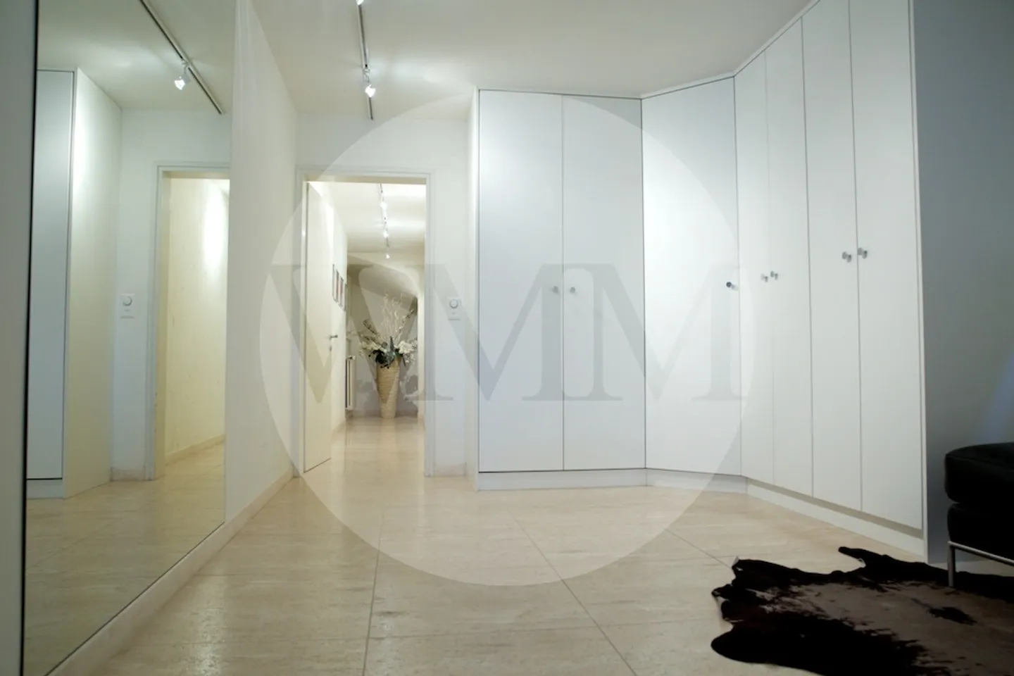 Faszinierende Villa mit Innenpool - Foto 10 von 11