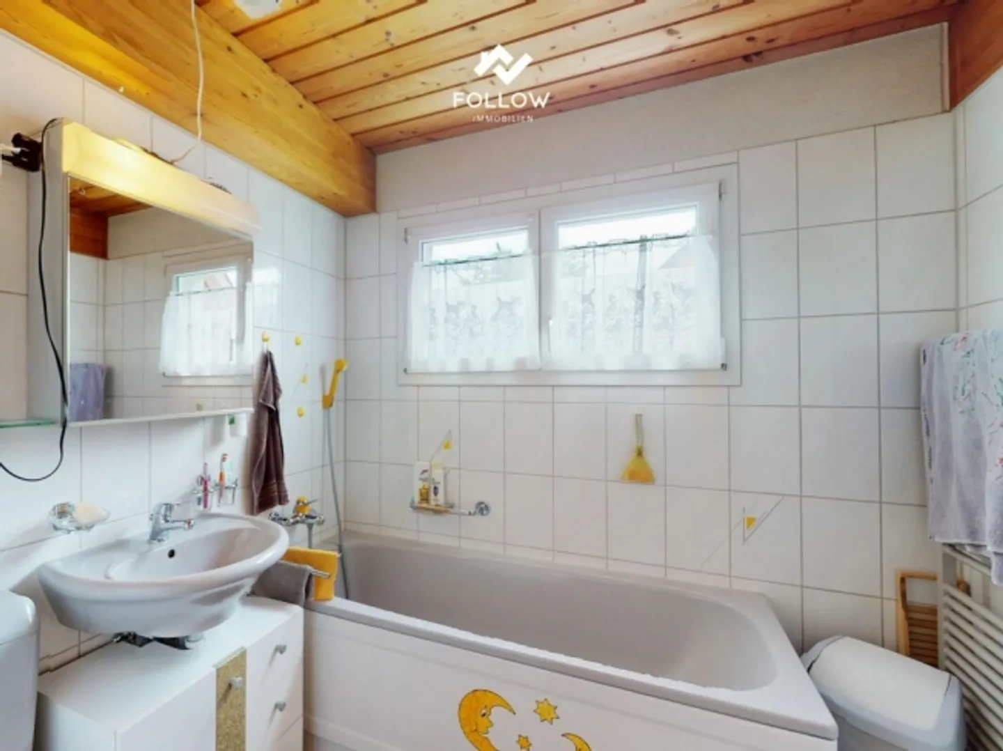 Casa bifamiliare adatta alle famiglie con giardino e carport in una posizione tranquilla nel centro del villaggio di Kerzers - Foto 9 di 12