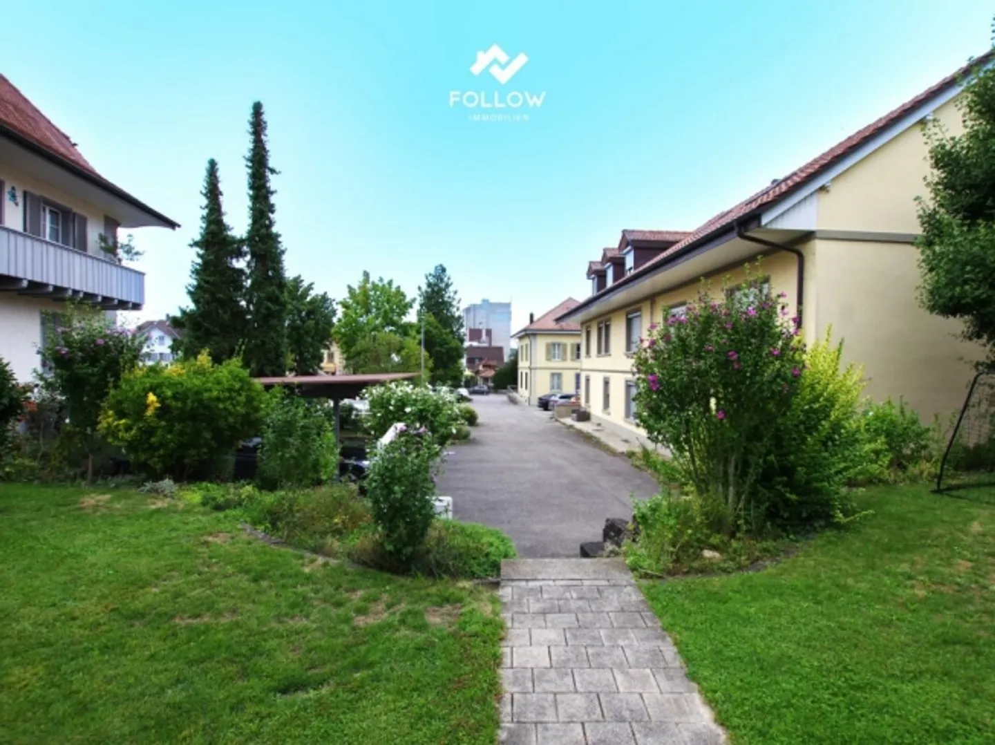 Casa bifamiliare adatta alle famiglie con giardino e carport in una posizione tranquilla nel centro del villaggio di Kerzers - Foto 11 di 12