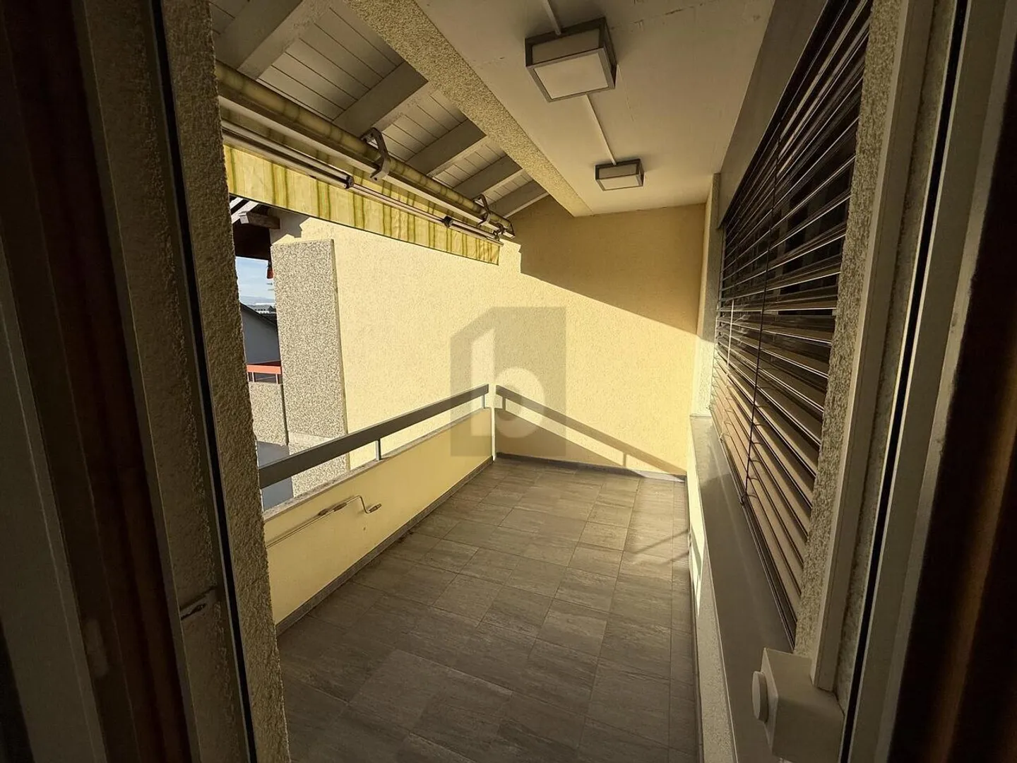 Ben tenuto con camino e balcone soleggiato! - Foto 5 di 6