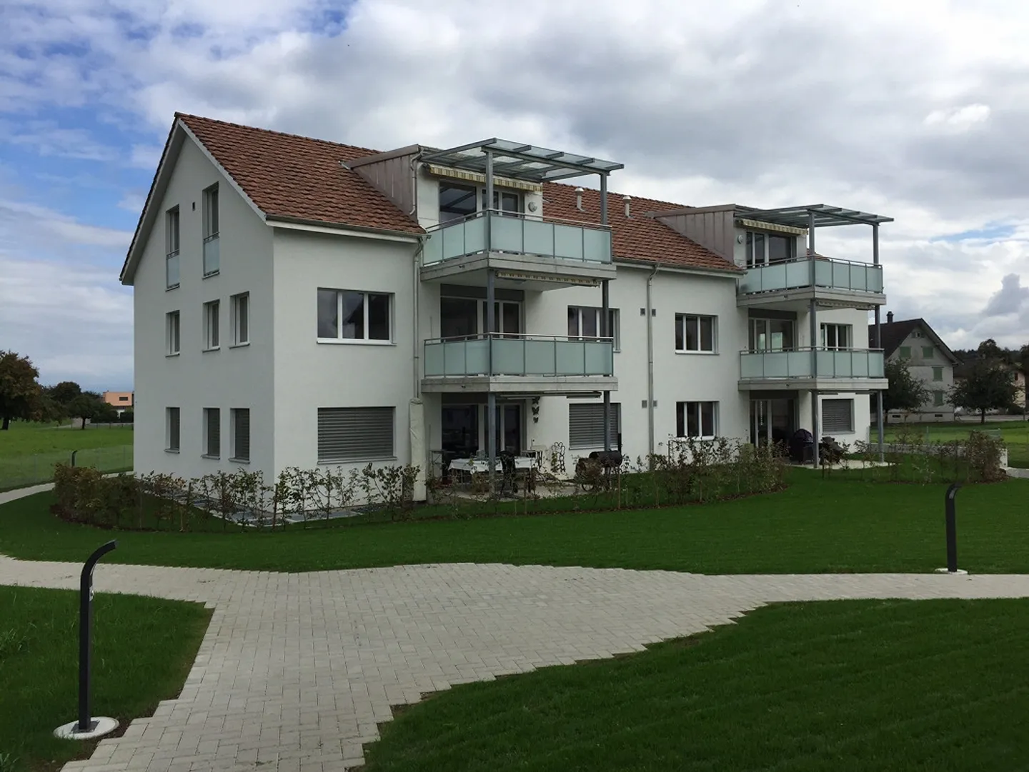 Grand appartement sous les combles lumineux - Photo 1 sur 4