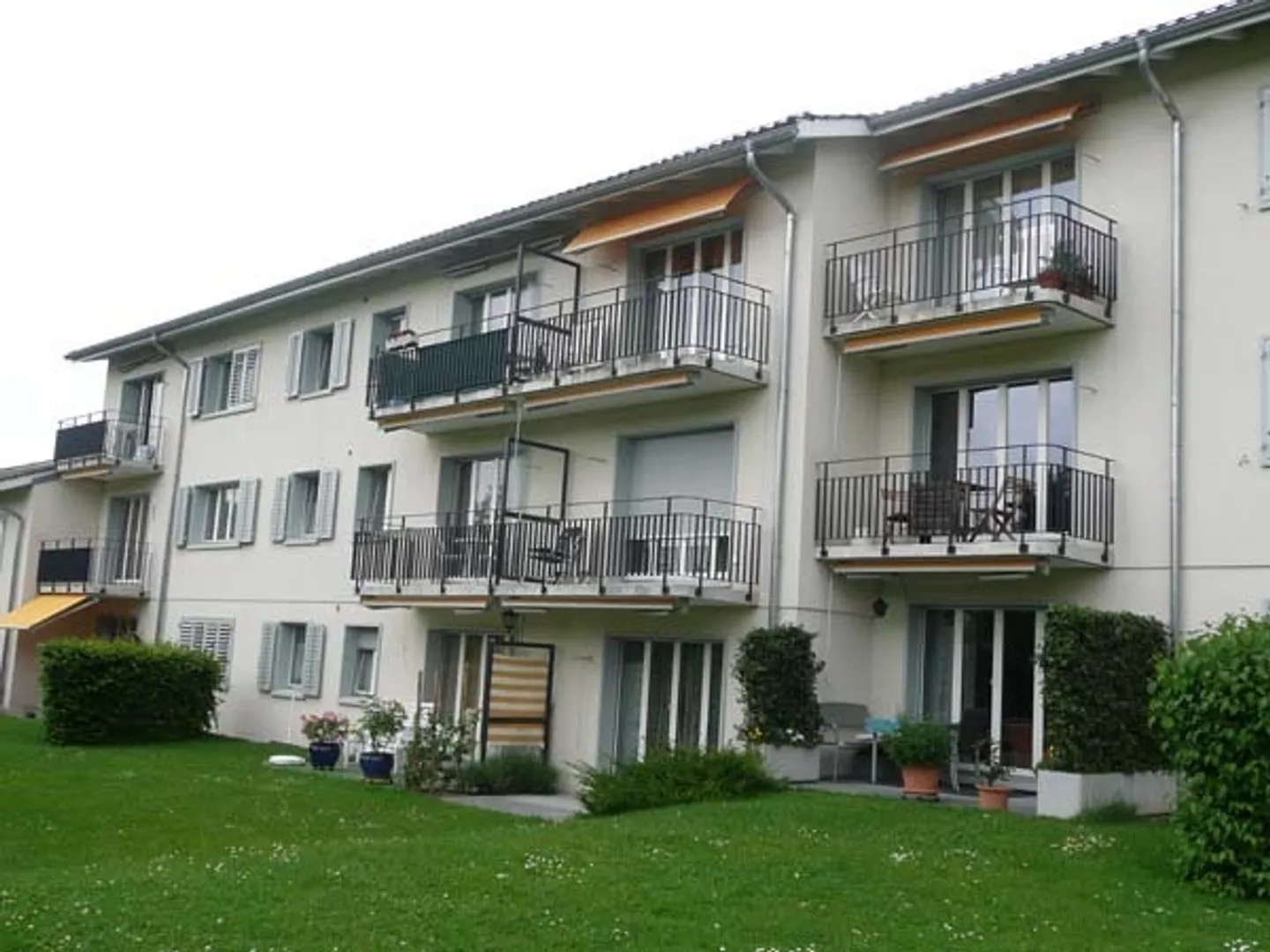 Appartement dans un emplacement privilégié dans la verdure - Limité jusqu'au 30.06.2028 - Photo 2 sur 5