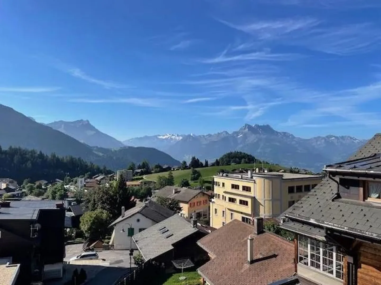 Zu verkaufen charmantes Ertragsgebäude im Zentrum des Dorfes - Foto 1 von 6