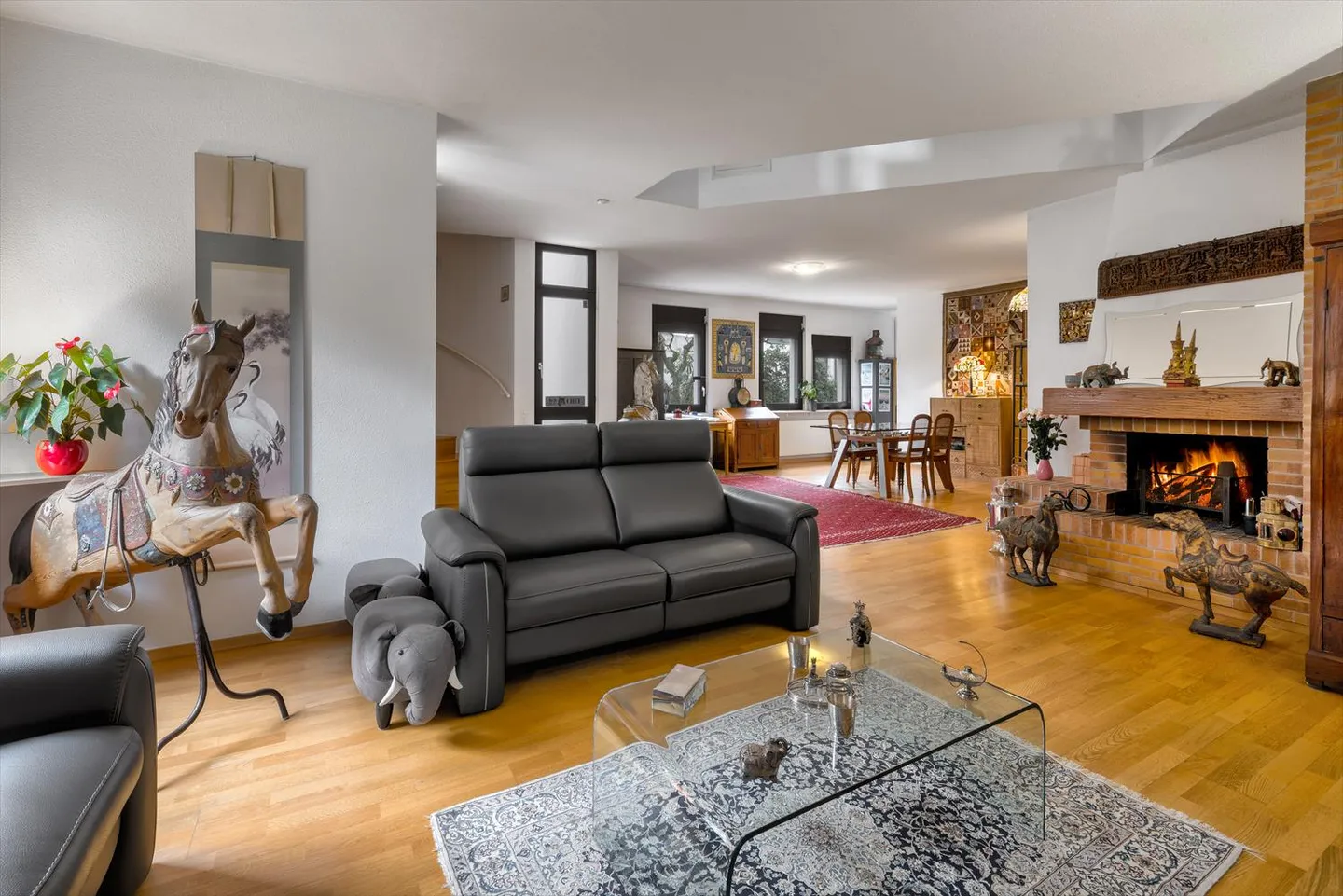 Vaste maison jumelle dans un écrin verdoyant - Photo 4 sur 11