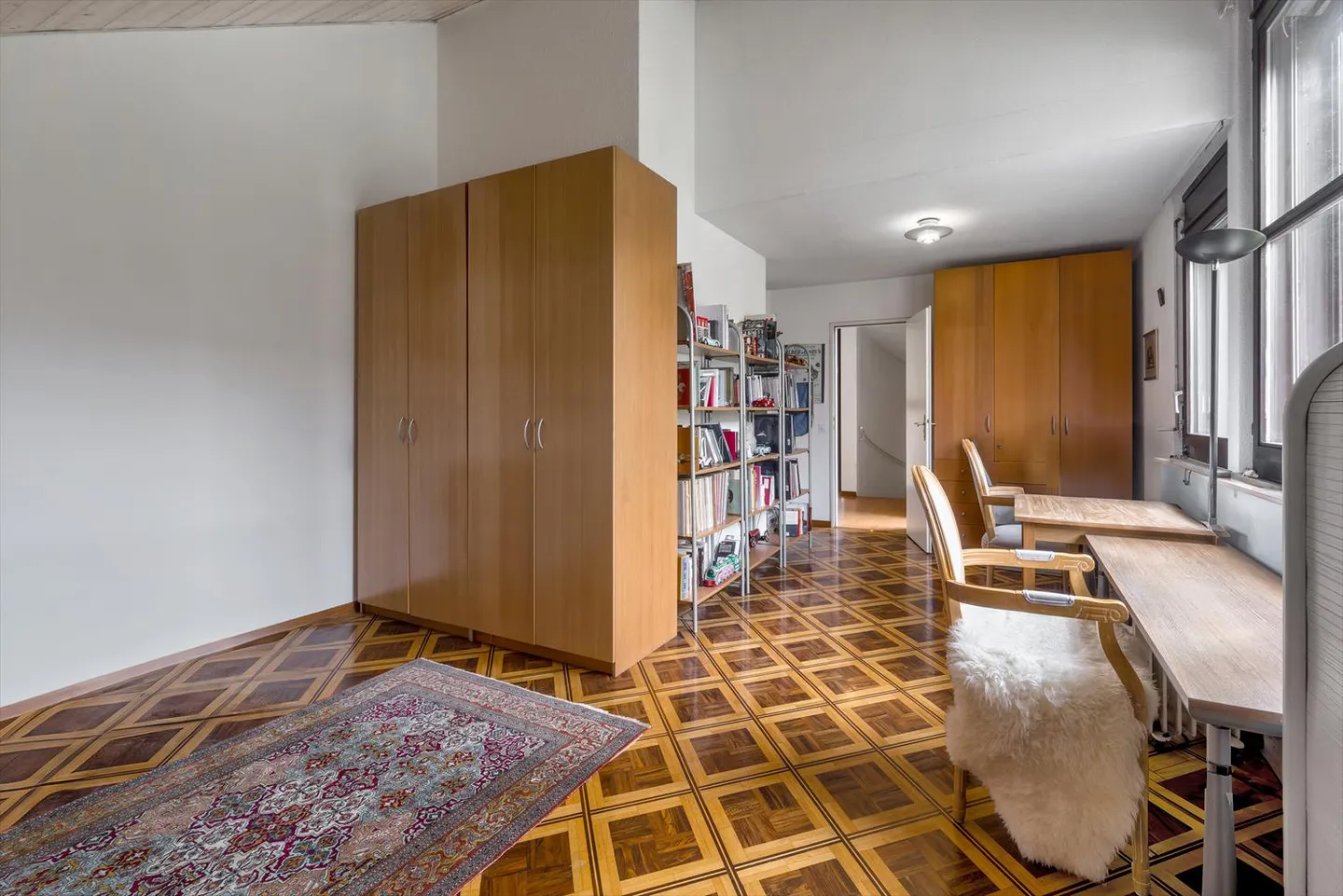 Vaste maison jumelle dans un écrin verdoyant - Photo 8 sur 11