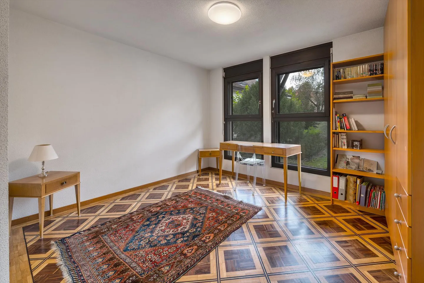 Vaste maison jumelle dans un écrin verdoyant - Photo 9 sur 11