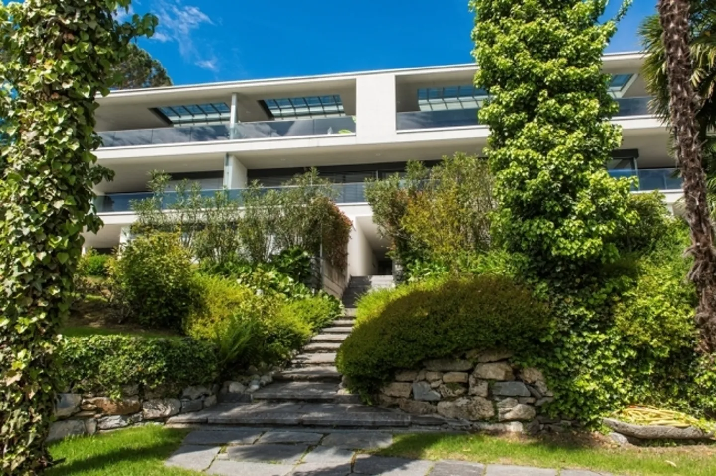 PENTHOUSE AVEC VUE SUR LE LAC MASSAGNO - Photo 1 sur 10