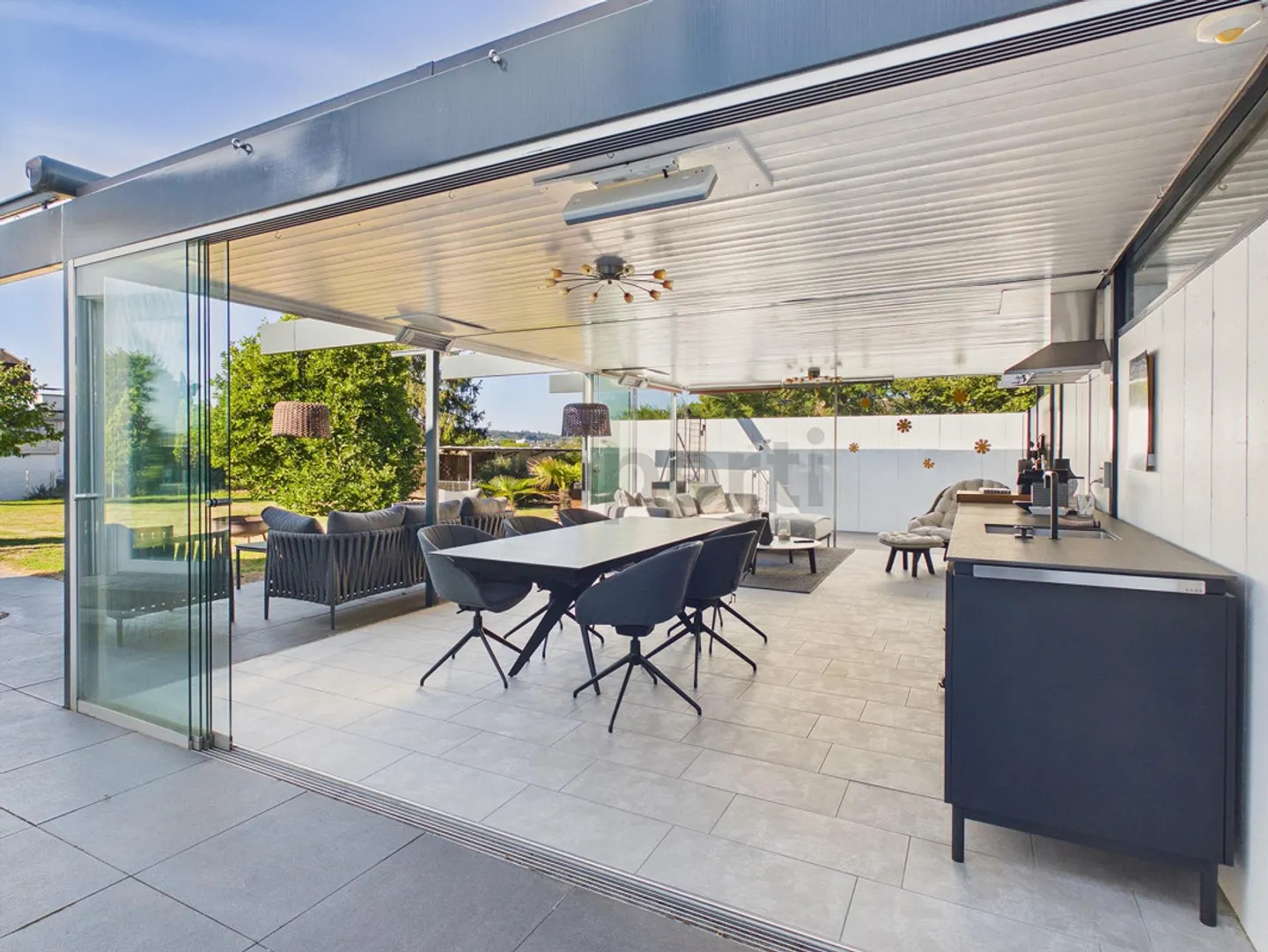 Family-friendly home with plenty of space, garden, and numerous extras - Photo 13 of 15