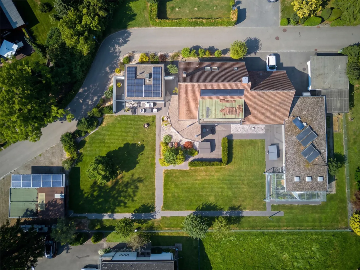 Family-friendly home with plenty of space, garden, and numerous extras - Photo 14 of 15