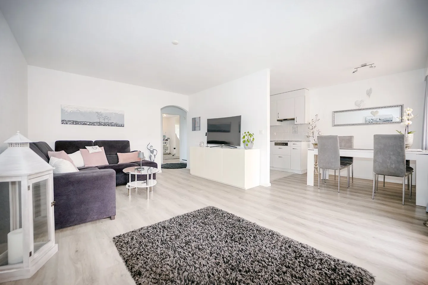 Yield or Self-Use - Attractive Top Floor Apartment with Views - Photo 5 of 15