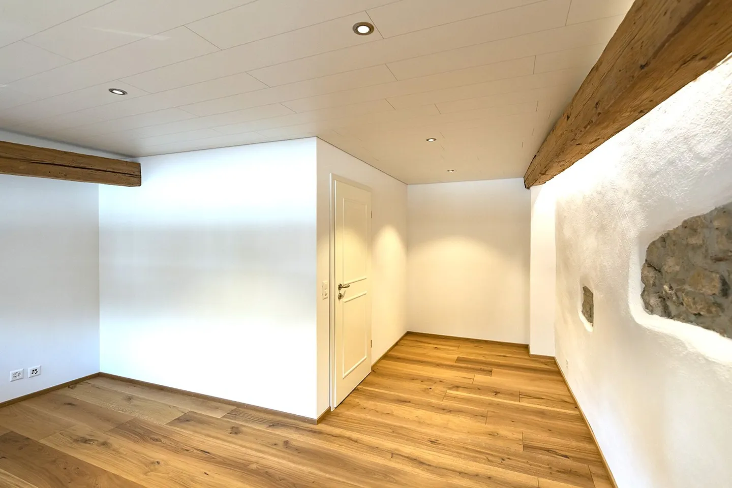 Zentral, luxuriös, neu renoviert mit grossem Balkon und Aussicht - Foto 1 von 7