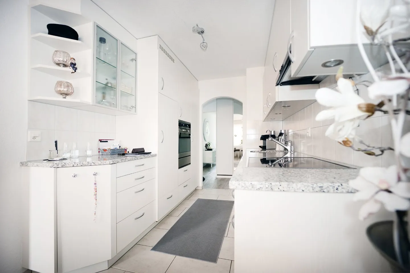 Yield or Self-Use - Attractive Top Floor Apartment with Views - Photo 8 of 15