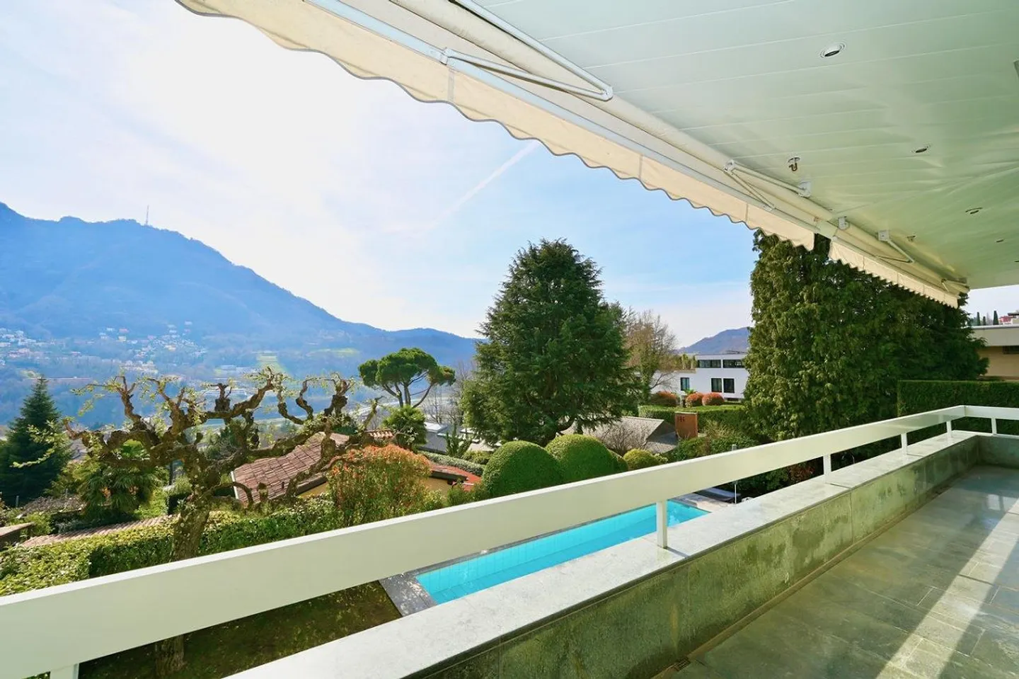 Charmante Doppelhaushälfte mit Privatgarten und Schwimmbad - Foto 15 von 20