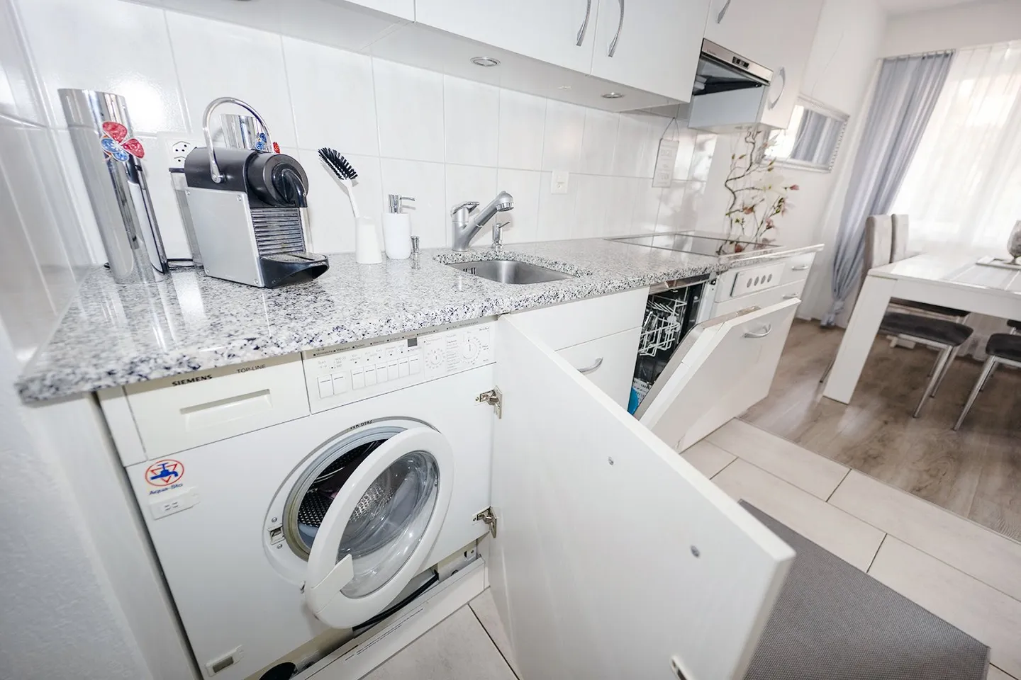 Yield or Self-Use - Attractive Top Floor Apartment with Views - Photo 9 of 15