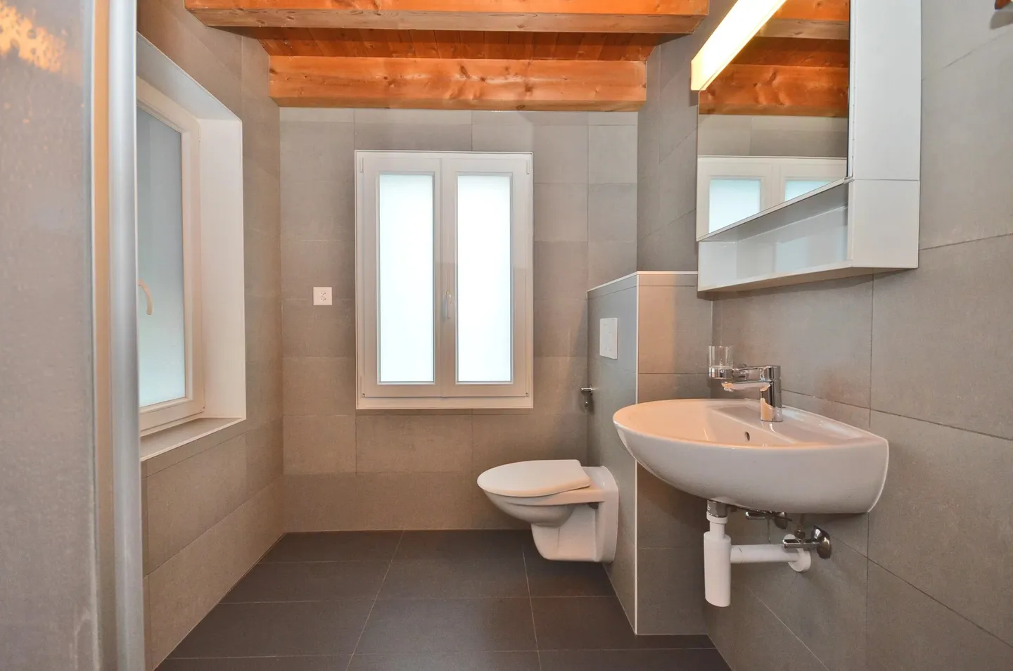 Mietshaus mit 7 neuen Wohnungen + 1 Gewerbeeinheit - Foto 8 von 13