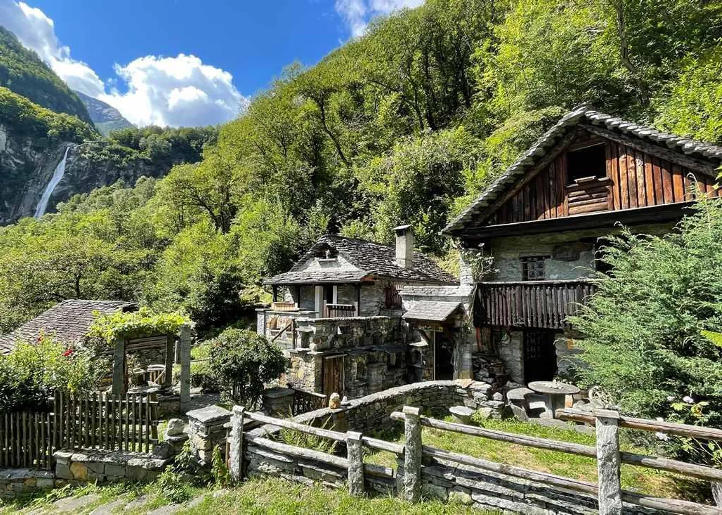 Deux beaux Rustici avec jardin et vue - Photo 1 sur 24