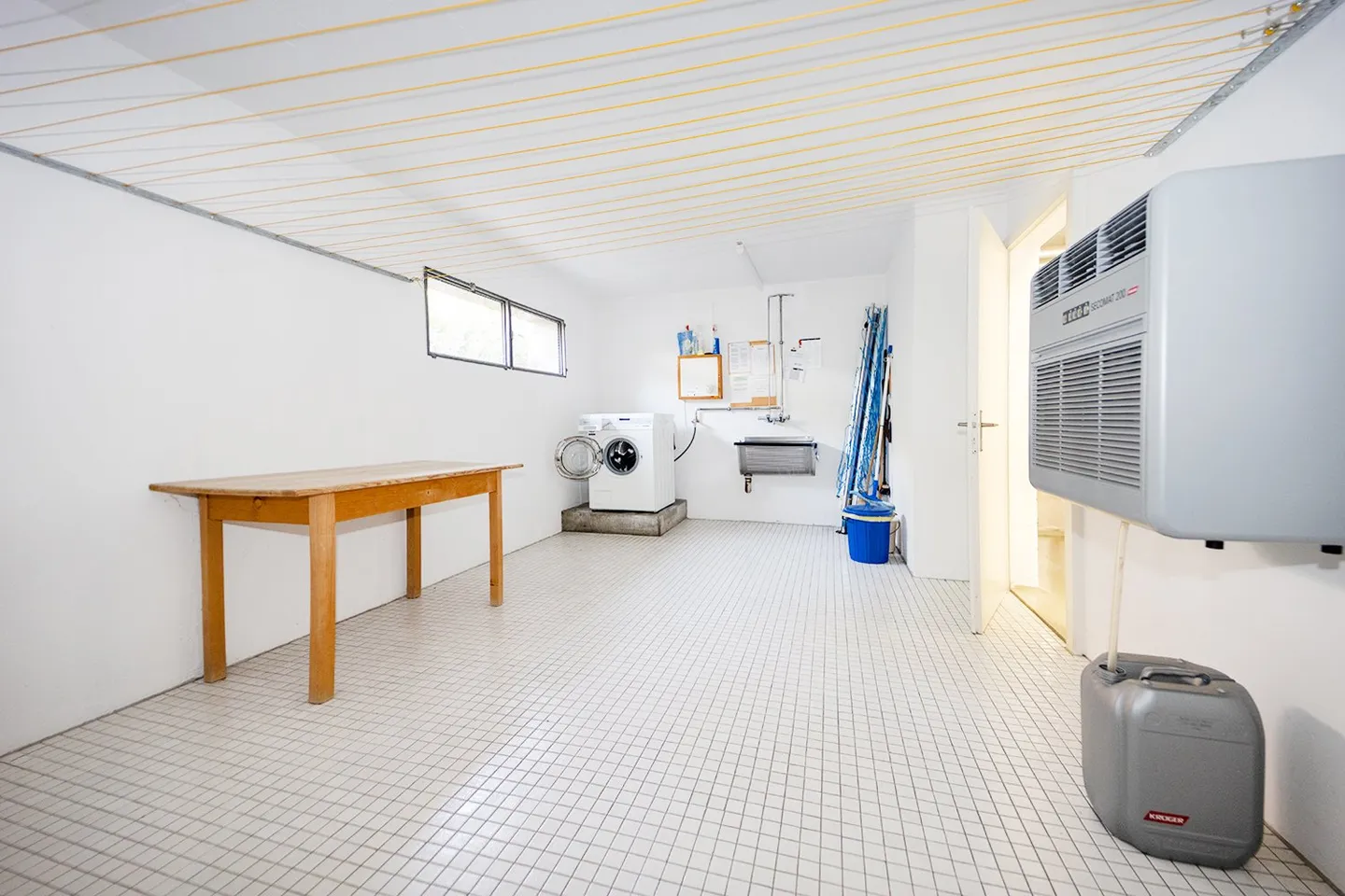 Yield or Self-Use - Attractive Top Floor Apartment with Views - Photo 14 of 15