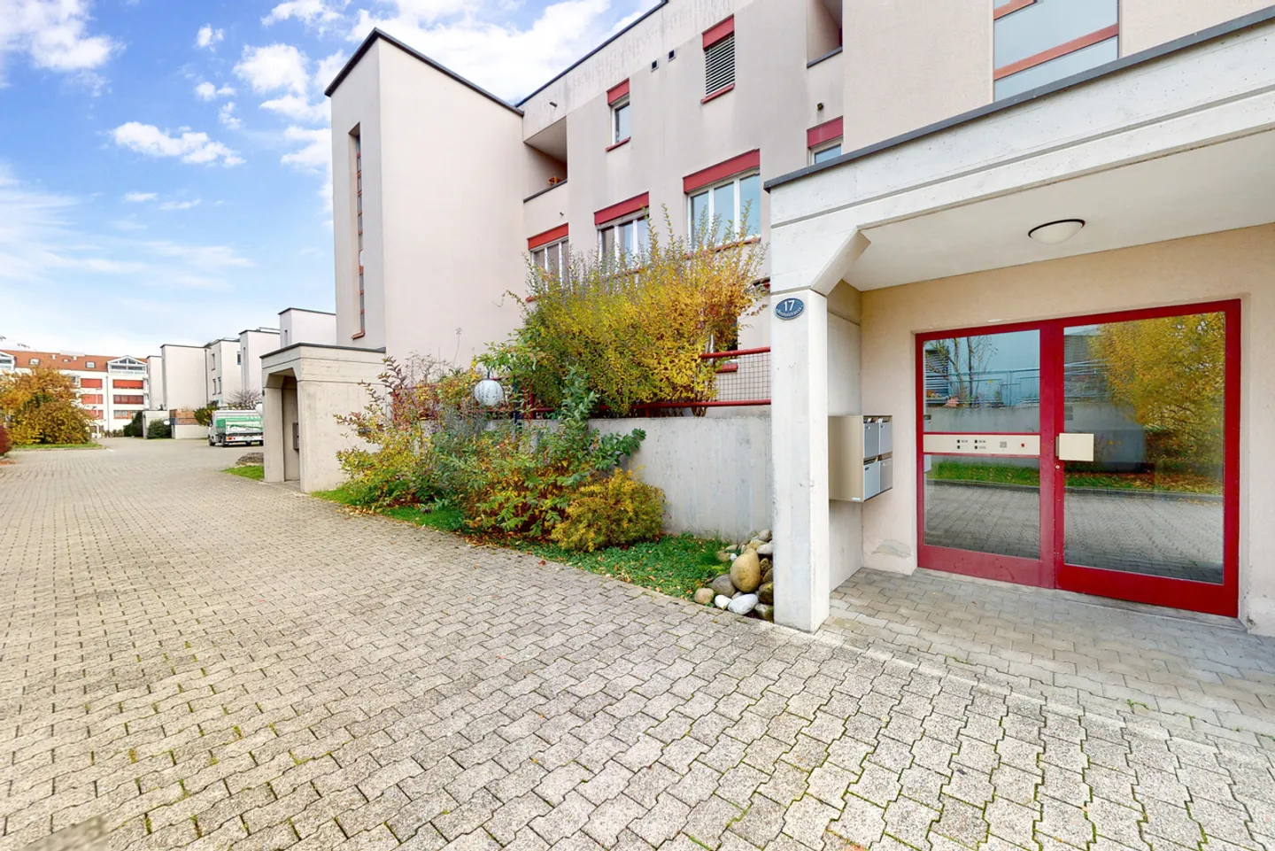 Moderne Maisonette mit Terrasse - Foto 1 von 13