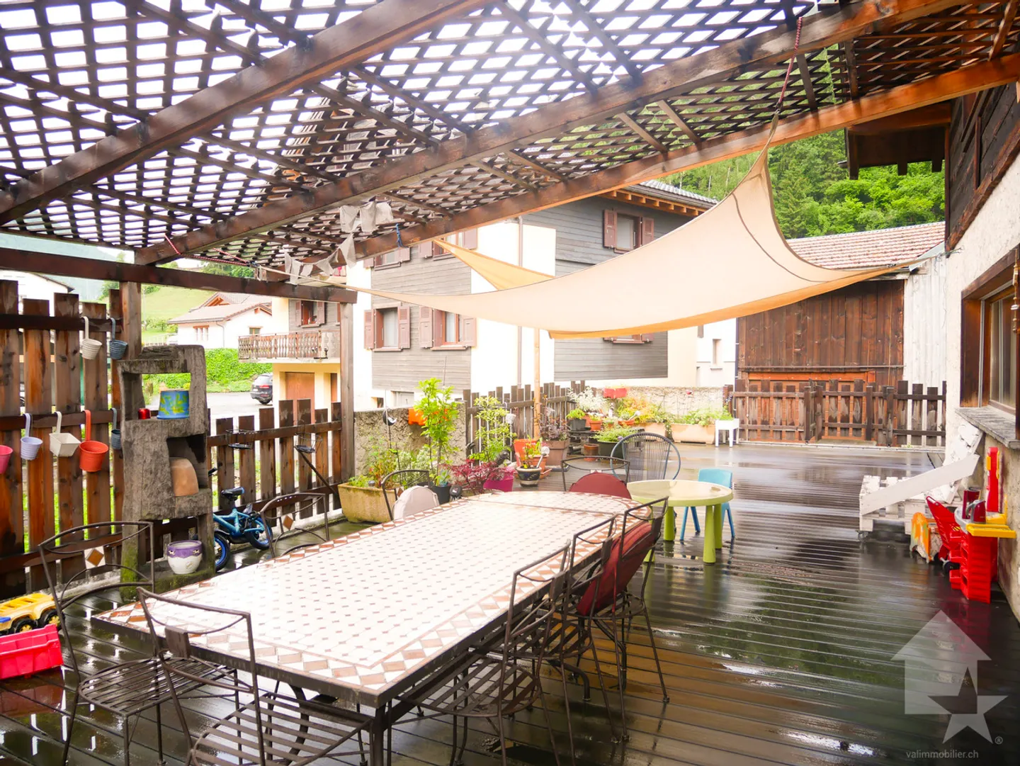 Grande villa familiare piena di fascino con un grande balcone di 100m2! - Foto 5 di 33