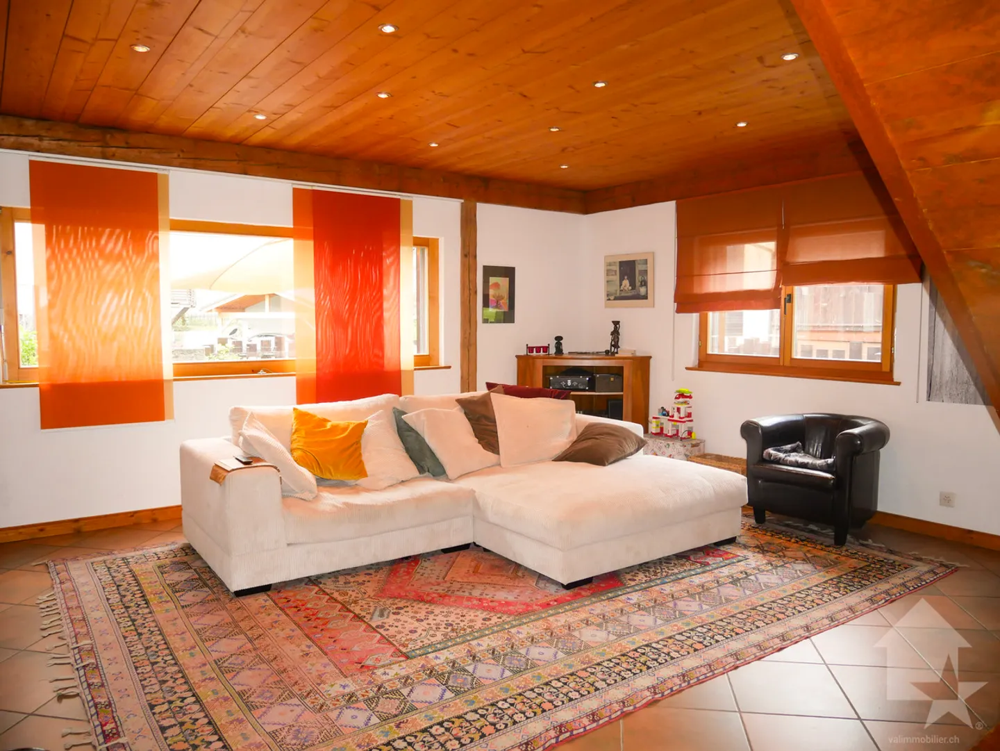 Grande villa familiare piena di fascino con un grande balcone di 100m2! - Foto 2 di 33