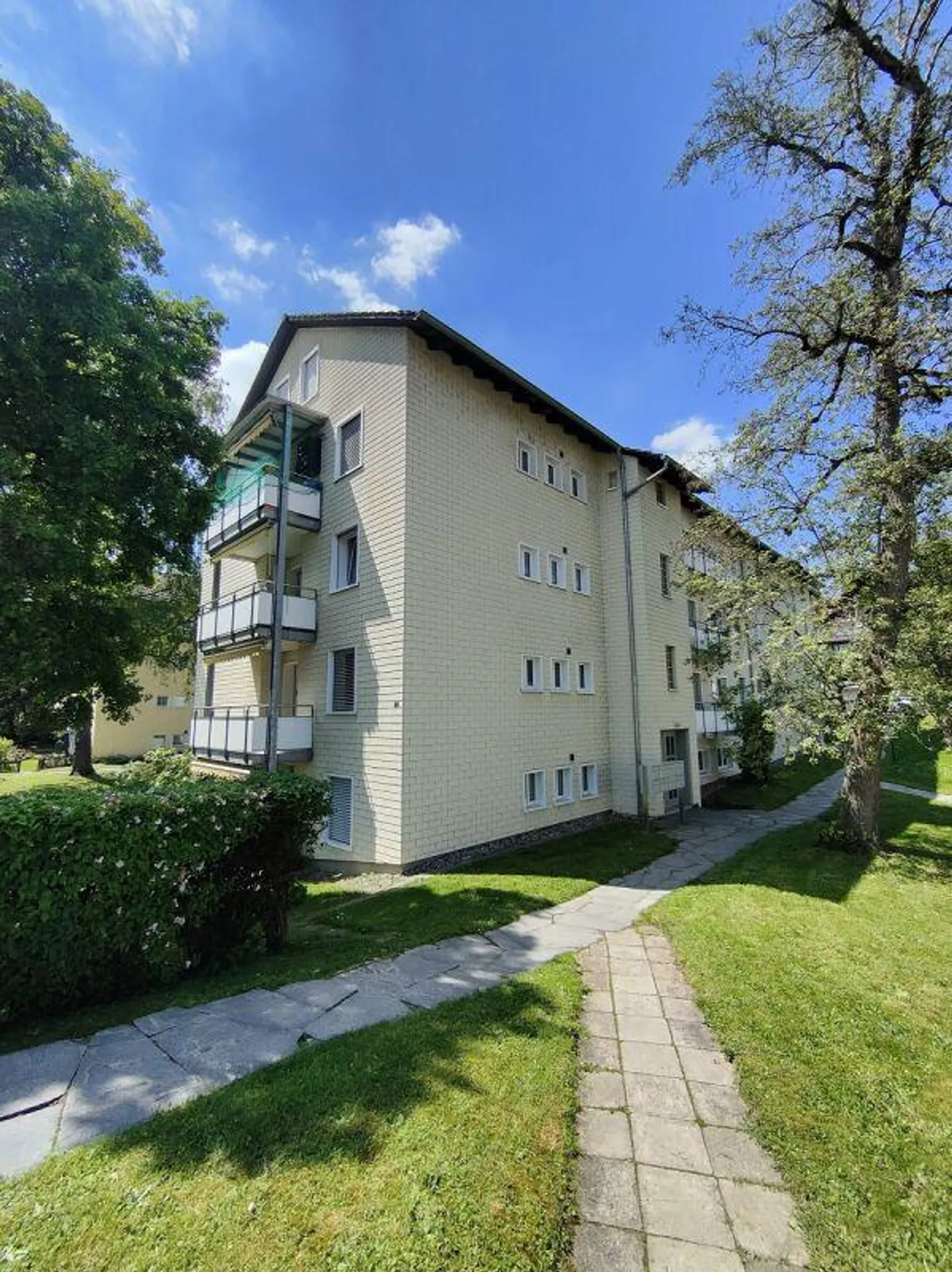 VIVERE MODERNO IN UNA POSIZIONE CENTRALE A HERBLINGEN - Foto 1 di 10