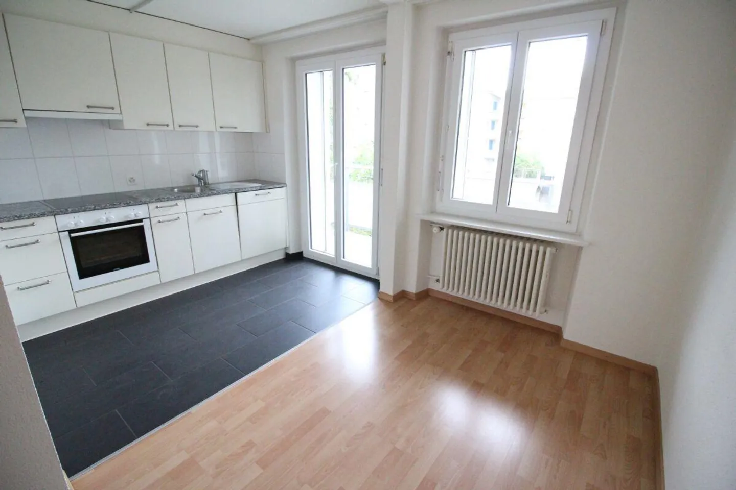 VIVERE MODERNO IN UNA POSIZIONE CENTRALE A HERBLINGEN - Foto 5 di 10