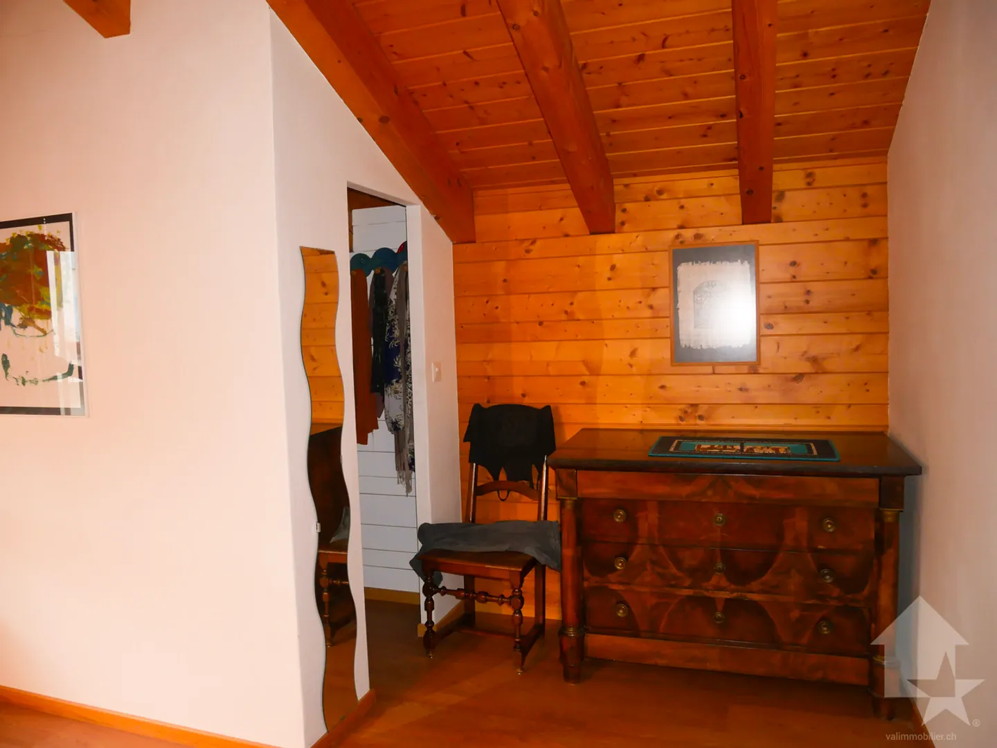 Grande villa familiare piena di fascino con un grande balcone di 100m2! - Foto 15 di 33