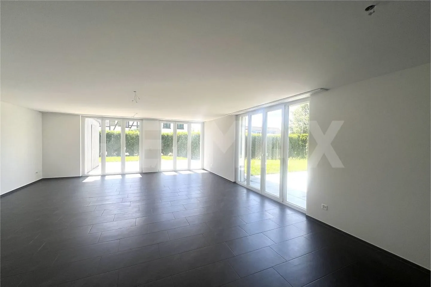 Modernes Eckhaus in Neuwertigem Zustand - Foto 4 von 12