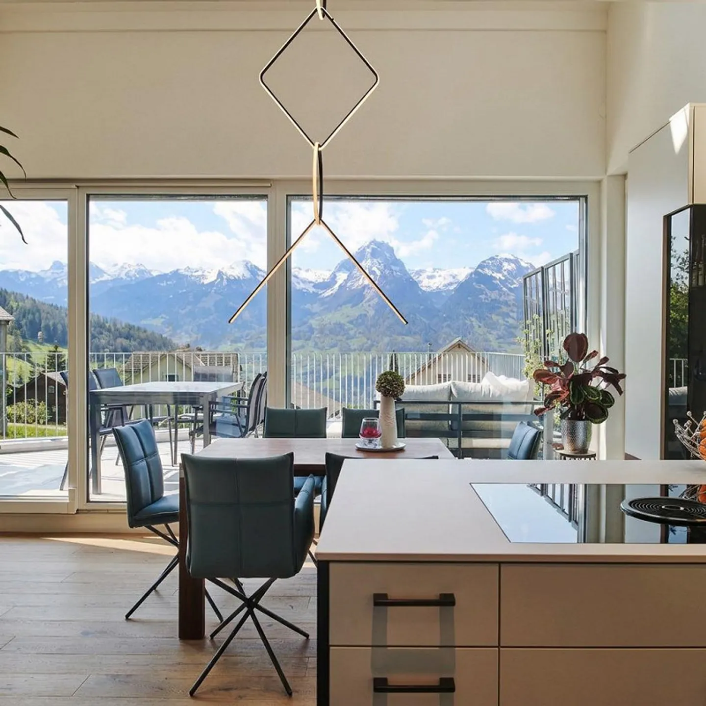 Charmantes Doppelhaus mit Bergblick - Foto 2 von 8