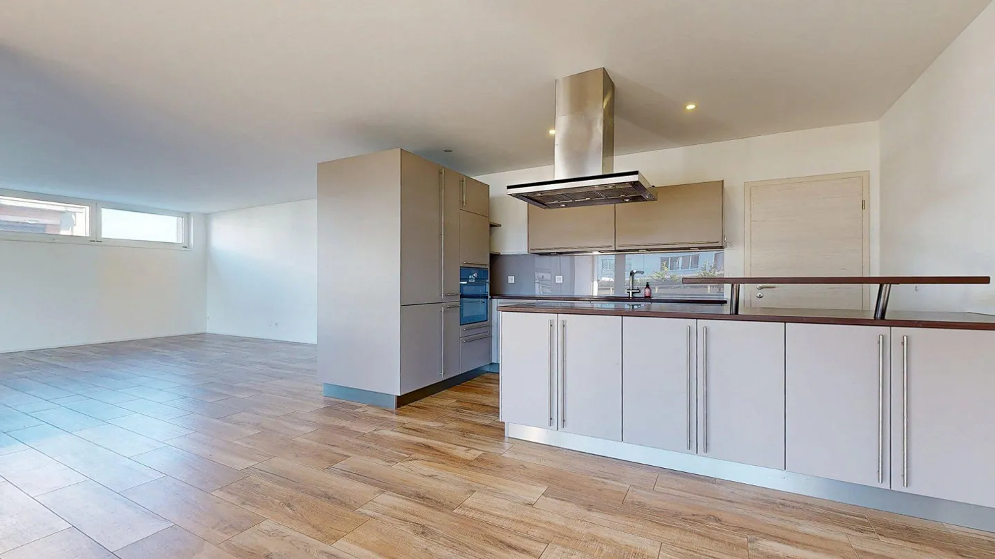 Appartement moderne de 4,5 pièces avec grand espace extérieur à apprécier - Photo 2 sur 16