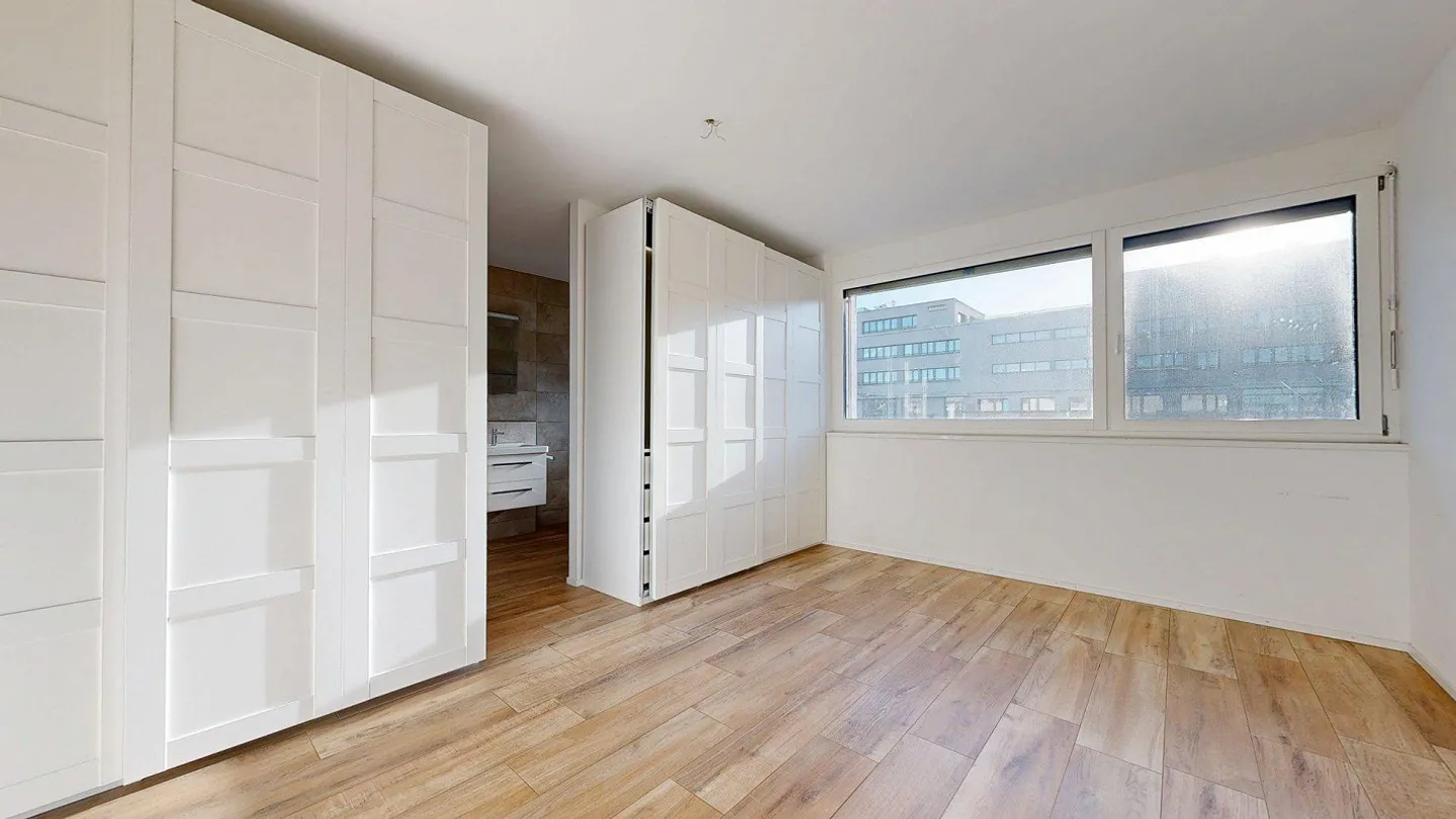 Appartement moderne de 4,5 pièces avec grand espace extérieur à apprécier - Photo 3 sur 16