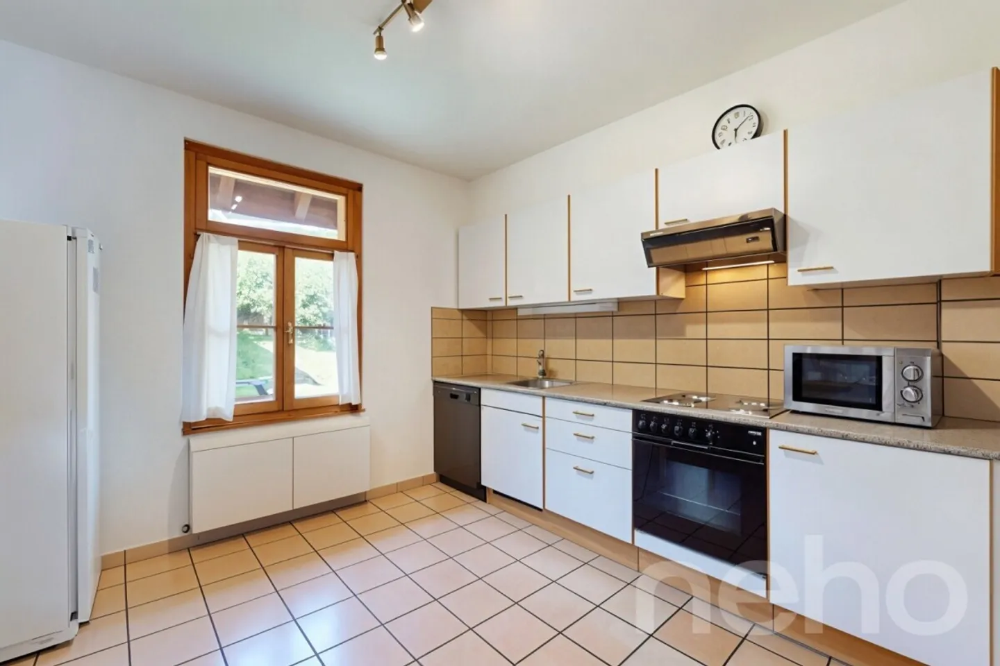 Charming House with Mountain View - Photo 7 of 11