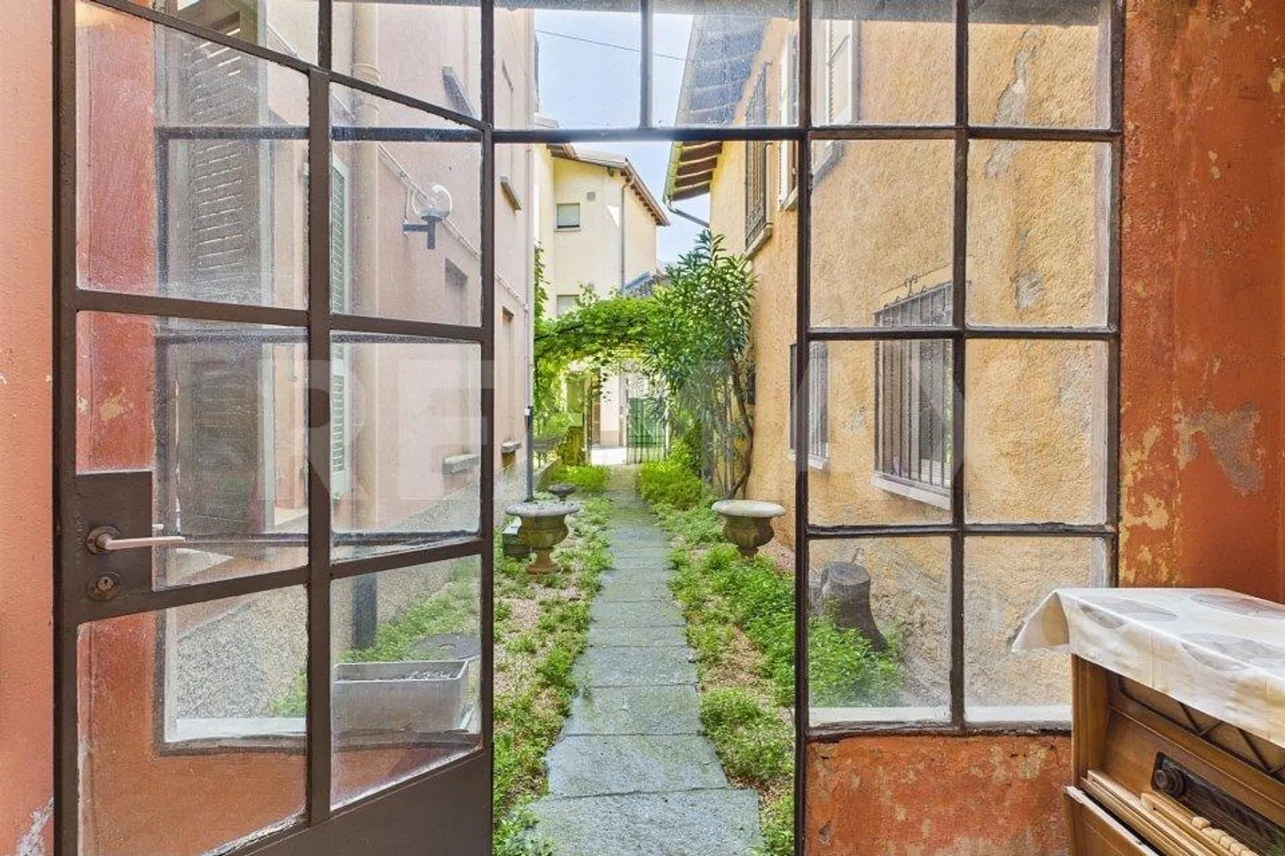 Zu Renovierende Maisonette mit Garten und Historischen Kellern  Möglichkeit zum Kauf des Gesamten Gebäudes - Foto 1 von 13