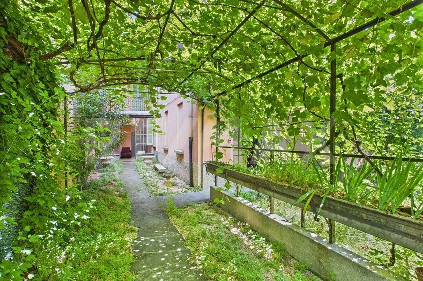 Zu Renovierende Maisonette mit Garten und Historischen Kellern  Möglichkeit zum Kauf des Gesamten Gebäudes - Foto 4 von 13