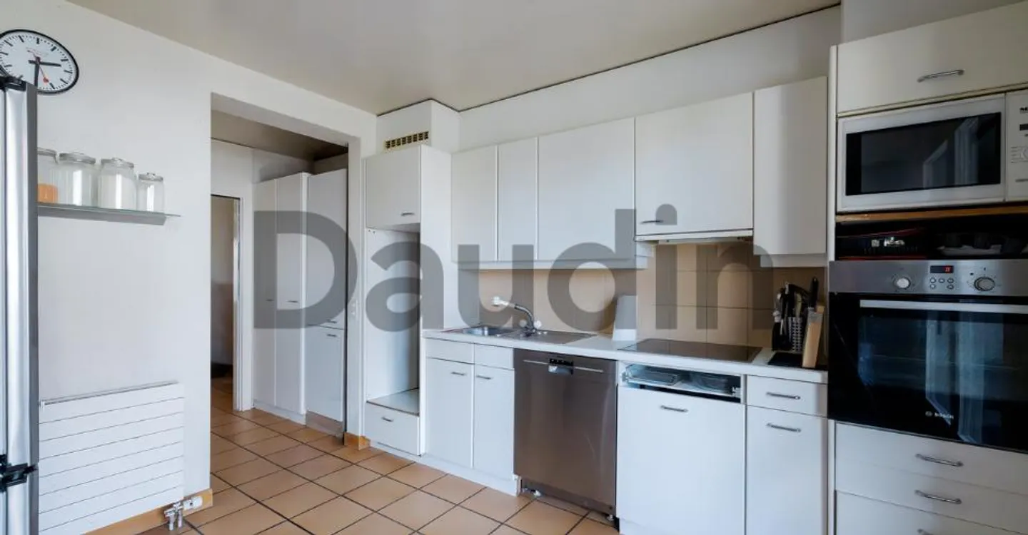 Duplex in Geneva Countryside - Photo 3 of 5
