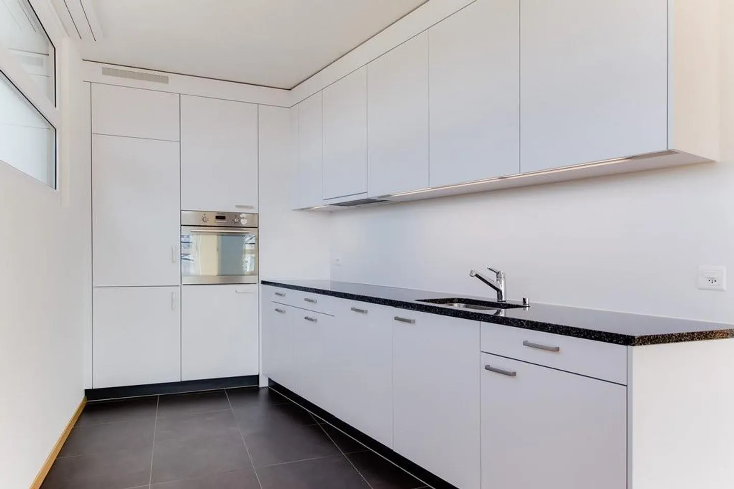 Helle Wohnung mit Stadtblick - Foto 2 von 8